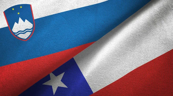 Slowenien und Chile zwei Flaggen Textiltuch, Textilstruktur — Stockfoto