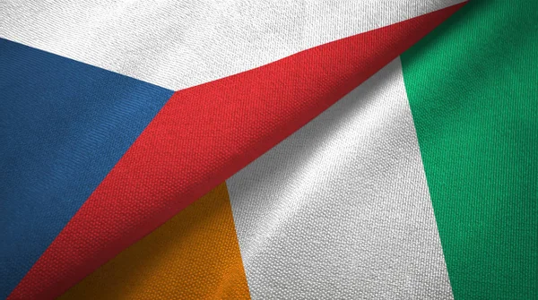 捷克共和国和科特迪瓦象牙海岸两面旗帜织物织物纹理 — 图库照片