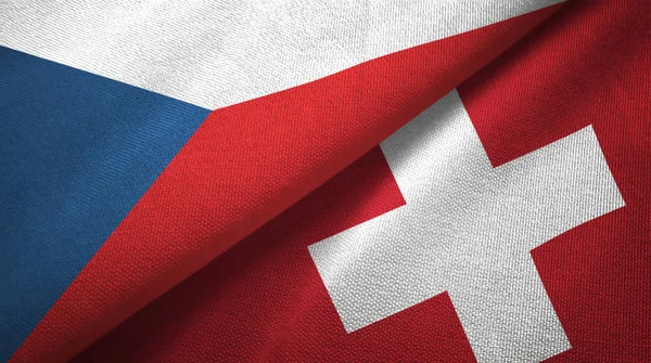 République tchèque et Suisse deux drapeaux tissu textile, texture du tissu — Photo