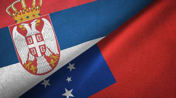 Serbien och Samoa två flaggor textil tyg, tyg konsistens — Stockfoto