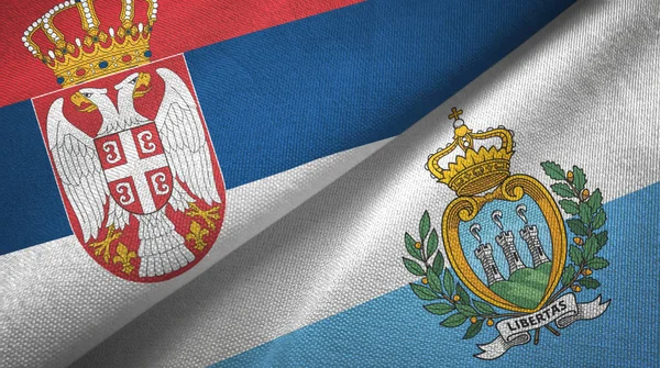Serbien och San Marino två flaggor textil trasa, tyg konsistens — Stockfoto