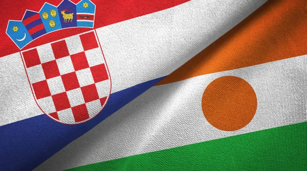 Croácia e Níger duas bandeiras de pano têxtil, textura de tecido — Fotografia de Stock