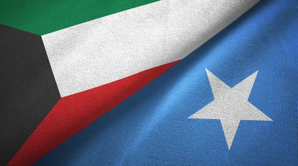 Kuwait y Somalia dos banderas tela textil, textura de la tela — Foto de Stock