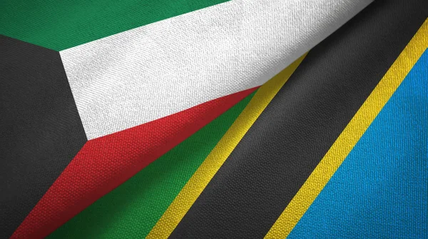 Kuwait y Tanzania dos banderas tela textil, textura de la tela — Foto de Stock