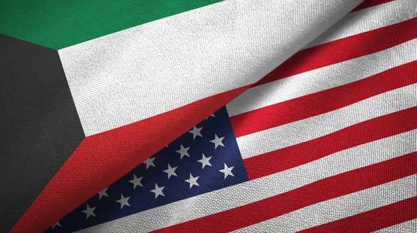 Koeweit en Verenigde Staten twee vlaggen textiel doek, weefsel textuur — Stockfoto