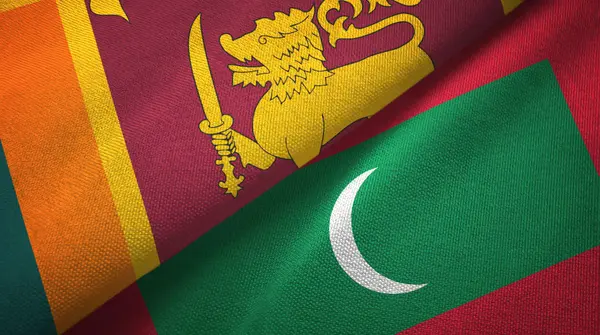 Sri lanka und malediven zwei flaggen textilstoff, textur — Stockfoto
