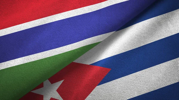 Gambia e Cuba due bandiere tessuto, tessitura tessuto — Foto Stock