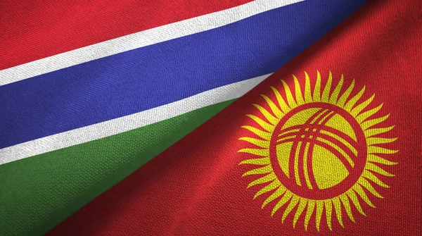 Gambia y Kirguistán dos banderas tela textil, textura de la tela — Foto de Stock