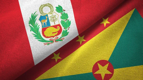 Peru en Grenada twee vlaggen textiel doek, stof textuur — Stockfoto