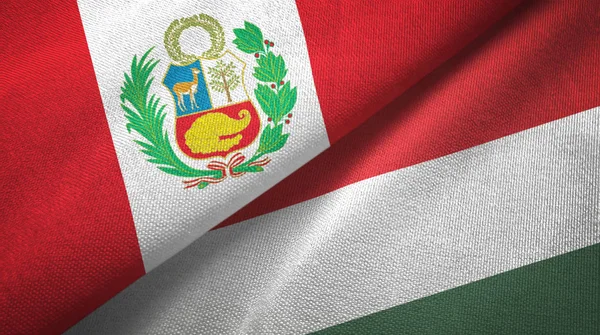 Peru a Maďarsko dvě vlajky textilní tkaniny, textura — Stock fotografie
