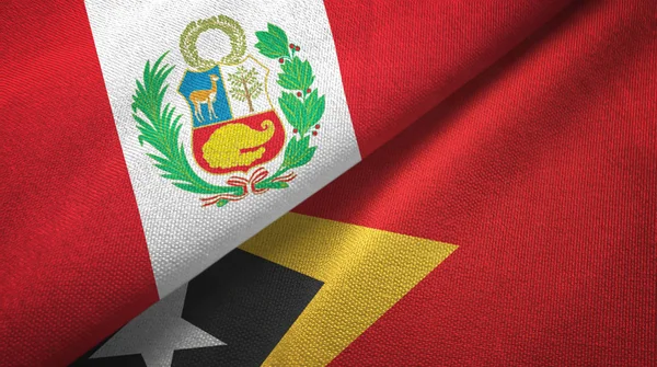 Peru a Východního Timoru Východní Timor dvě vlajky textilní tkaniny, textura textilií — Stock fotografie