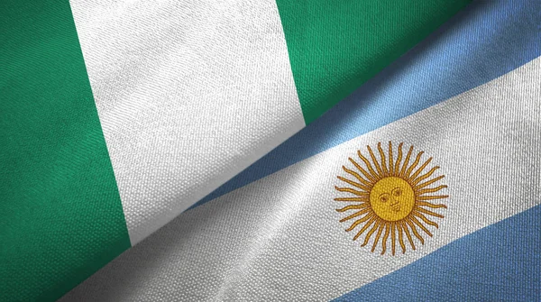 Nigeria och Argentina två flaggor textil trasa, tyg konsistens — Stockfoto