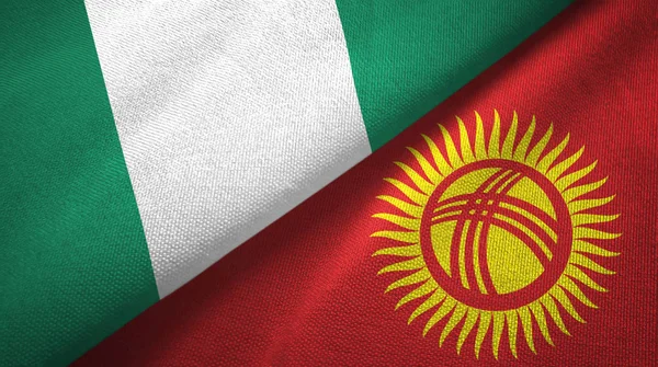 Nigeria y Kirguistán dos banderas tela textil, textura de la tela — Foto de Stock