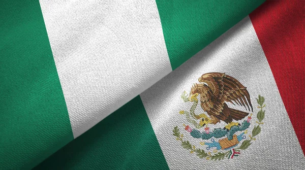 Nigéria et Mexique deux drapeaux tissu textile, texture du tissu — Photo