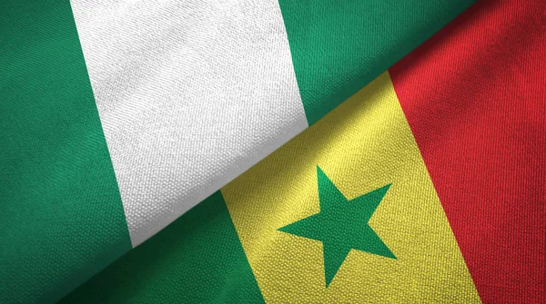 Nigeria und Senegal zwei Flaggen Textiltuch, Textilstruktur — Stockfoto