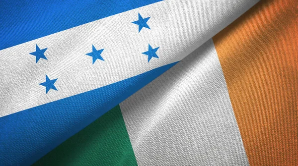Honduras en Ierland twee vlaggen textiel doek, weefsel textuur — Stockfoto