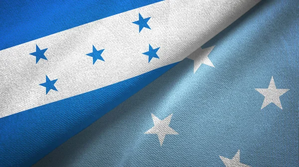 Honduras en Micronesië twee vlaggen textiel doek, weefsel textuur — Stockfoto