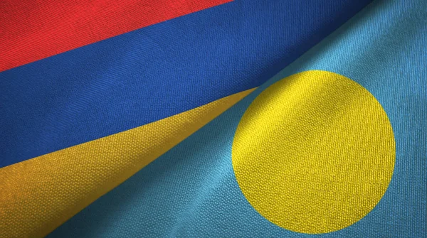 Arménie et Palaos deux drapeaux tissu textile, texture du tissu — Photo