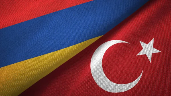Arménia e Turquia duas bandeiras de pano têxtil, textura de tecido — Fotografia de Stock