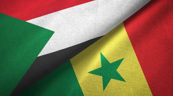 Sudan und Senegal zwei Flaggen Textiltuch, Textilstruktur — Stockfoto