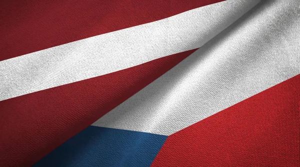 Letonia y República Checa dos banderas tela textil, textura de la tela —  Fotos de Stock
