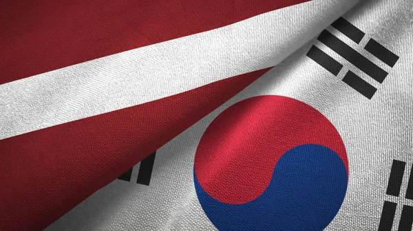 Lettonia e Corea del Sud due bandiere tessuto, tessitura tessuto — Foto Stock
