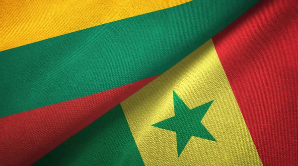 Litouwen en Senegal twee vlaggen textiel doek, stof textuur — Stockfoto