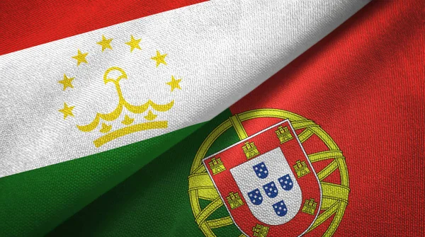 Tagikistan e Portogallo due bandiere tessuto, tessitura tessuto — Foto Stock