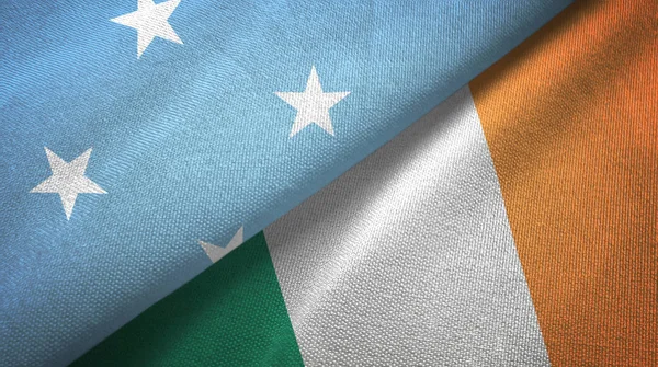 Mikronesien och Irland två flaggor textil tyg, tyg konsistens — Stockfoto