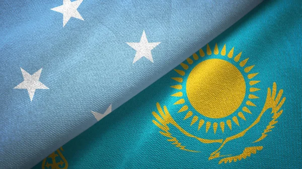 Micronesia y Kazajstán dos banderas tela textil, textura de la tela — Foto de Stock