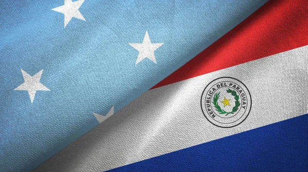 Micronesia y Paraguay dos banderas de tela textil, textura de tela —  Fotos de Stock