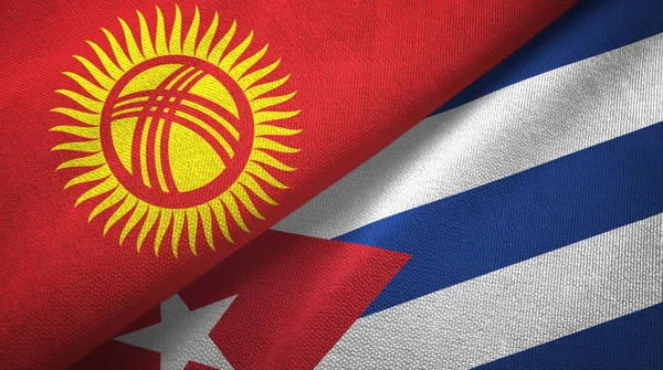 Kirguistán y Cuba dos banderas tela textil, textura de la tela — Foto de Stock