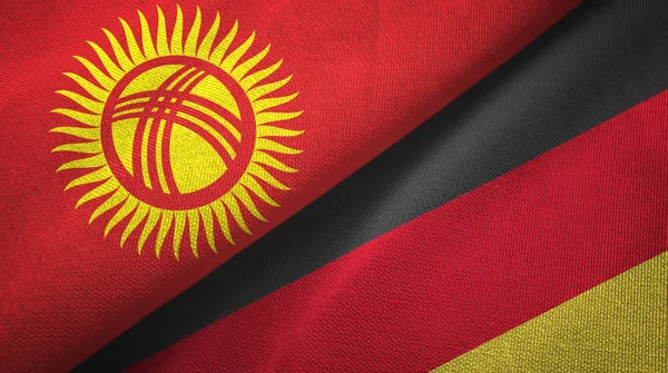 Kirguistán y Alemania dos banderas tela textil, textura de la tela — Foto de Stock