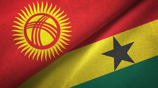 Kirguistán y Ghana dos banderas tela textil, textura de la tela — Foto de Stock