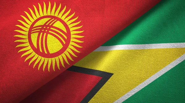 Kirguistán y Guyana dos banderas tela textil, textura de la tela — Foto de Stock