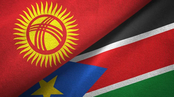 Kirguistán y Sudán del Sur dos banderas tela textil, textura de la tela — Foto de Stock