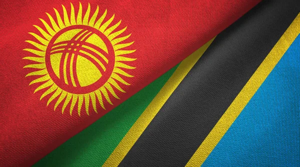 Kirguistán y Tanzania dos banderas tela textil, textura de la tela — Foto de Stock