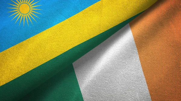 Rwanda en Ierland twee vlaggen textiel doek, weefsel textuur — Stockfoto