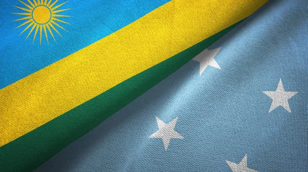 Rwanda i Mikronezja dwie flagi tkanina tekstylna, tekstura tkaniny — Zdjęcie stockowe