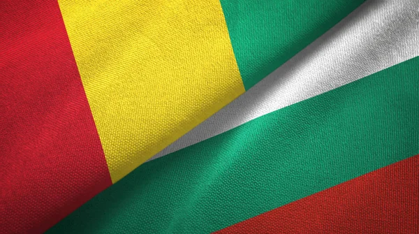 Guinea e Bulgaria due bandiere tessuto, tessitura tessuto — Foto Stock