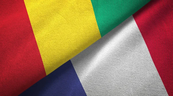 Η Γουινέα και η Γαλλία δύο σημαίες κλωστοϋφαντουργίας ύφασμα, υφή υφάσματος — Φωτογραφία Αρχείου