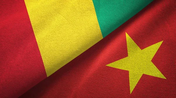 Guinea und Vietnam zwei Flaggen Textiltuch, Textilstruktur — Stockfoto