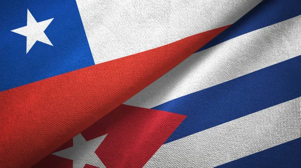 Chile y Cuba dos banderas de tela textil, textura de tela — Foto de Stock