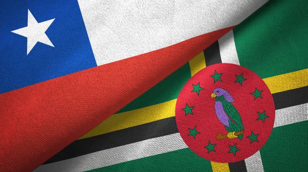 Chili en Dominica twee vlaggen textiel doek, weefsel textuur — Stockfoto