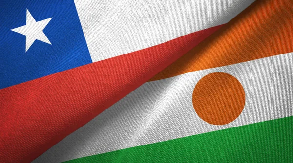 Chili en Niger twee vlaggen textiel doek, weefsel textuur — Stockfoto