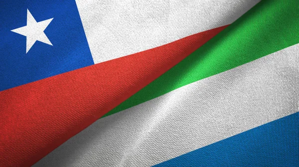 Chili en Sierra Leone twee vlaggen textiel doek, stof textuur — Stockfoto