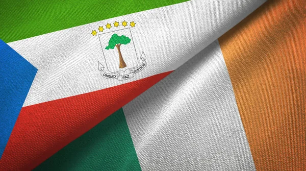 赤道ギニアとアイルランドの2つの旗織物布、生地の質感 — ストック写真