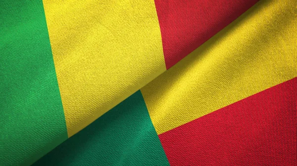 Mali e Benin due bandiere tessuto, tessitura del tessuto — Foto Stock