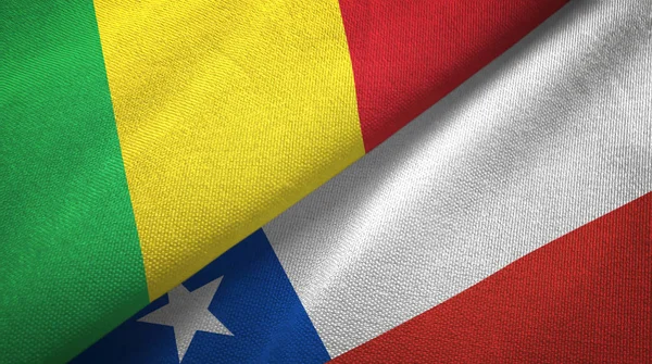 Mali en Chili twee vlaggen textiel doek, weefsel textuur — Stockfoto