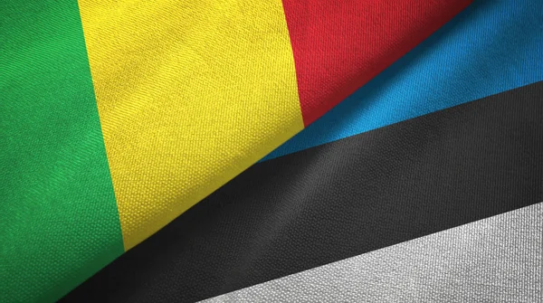Mali ed Estonia due bandiere tessuto, tessitura del tessuto — Foto Stock